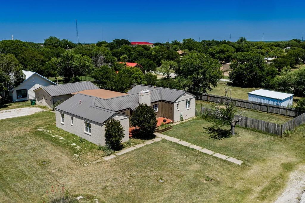 408 South Street, Throckmorton