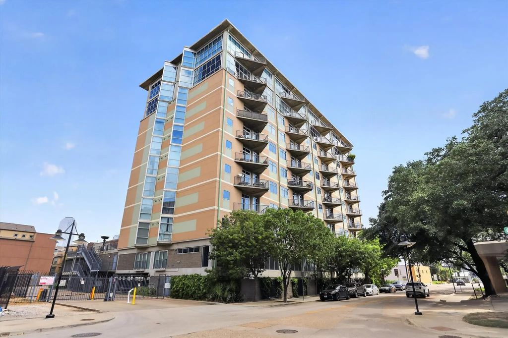 1001 Belleview Street 703, Dallas