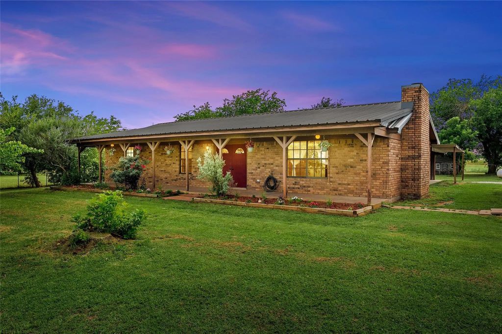 331 County Road 3440, Clifton