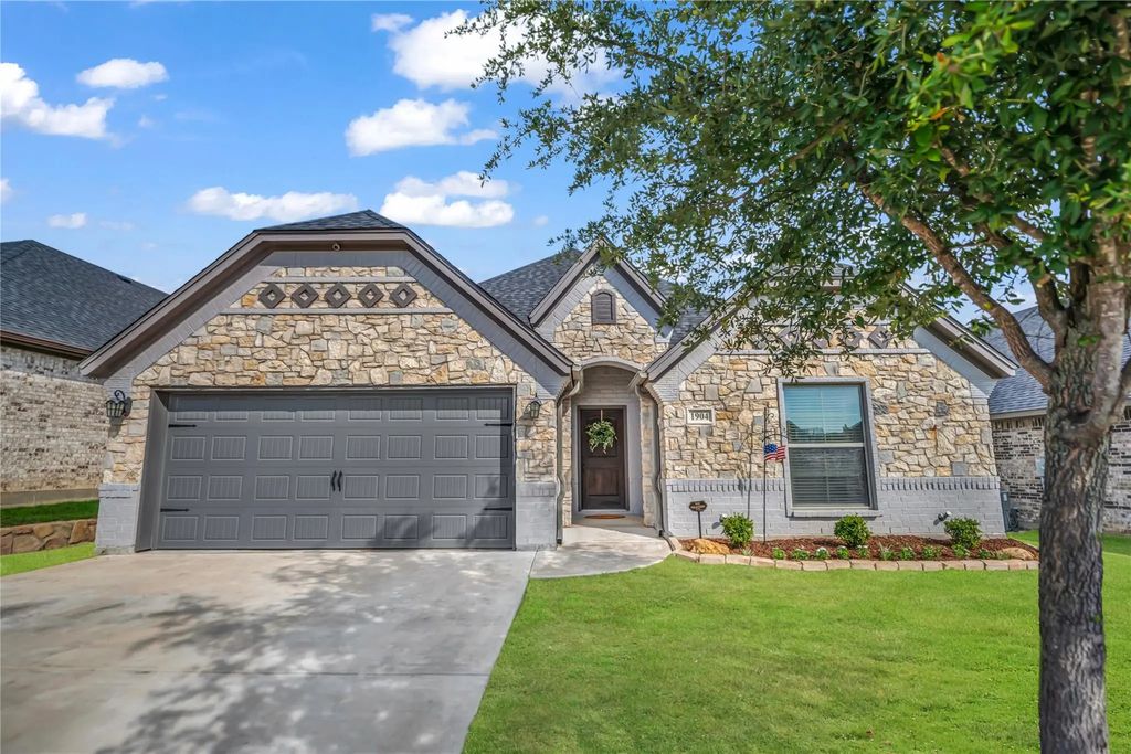 1904 Town Creek Circle, Weatherford