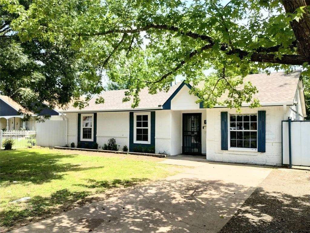 704 Manhattan Drive, Dallas