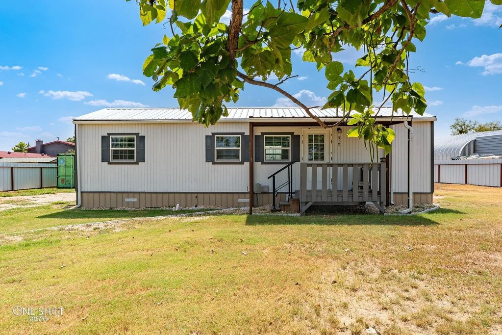 310 10th Street, Hawley