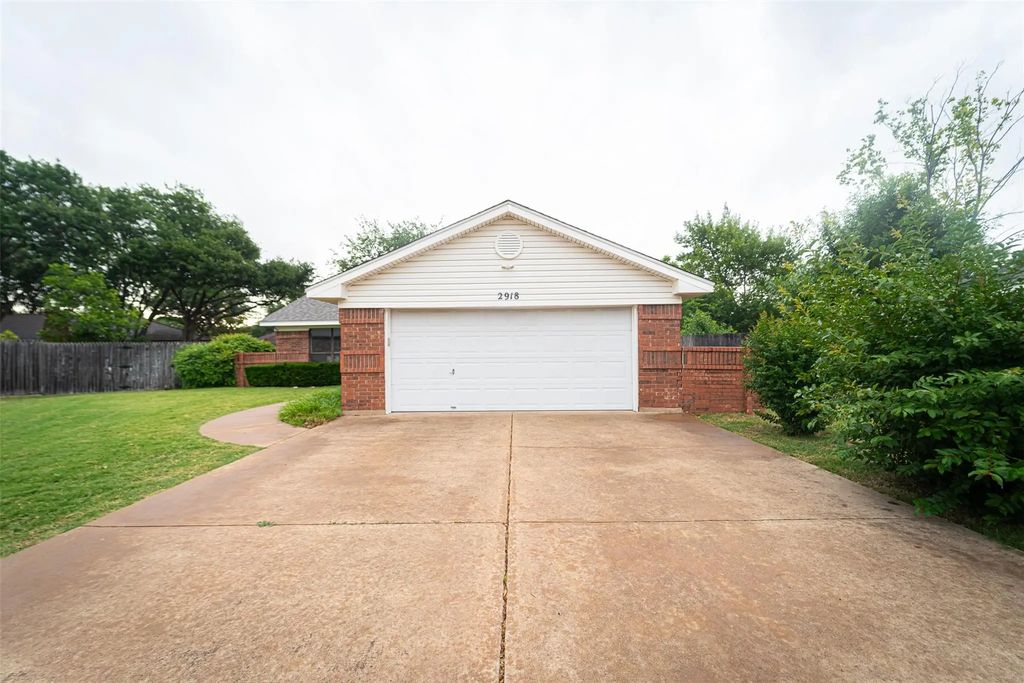 2918 Oak Ridge Court, Abilene