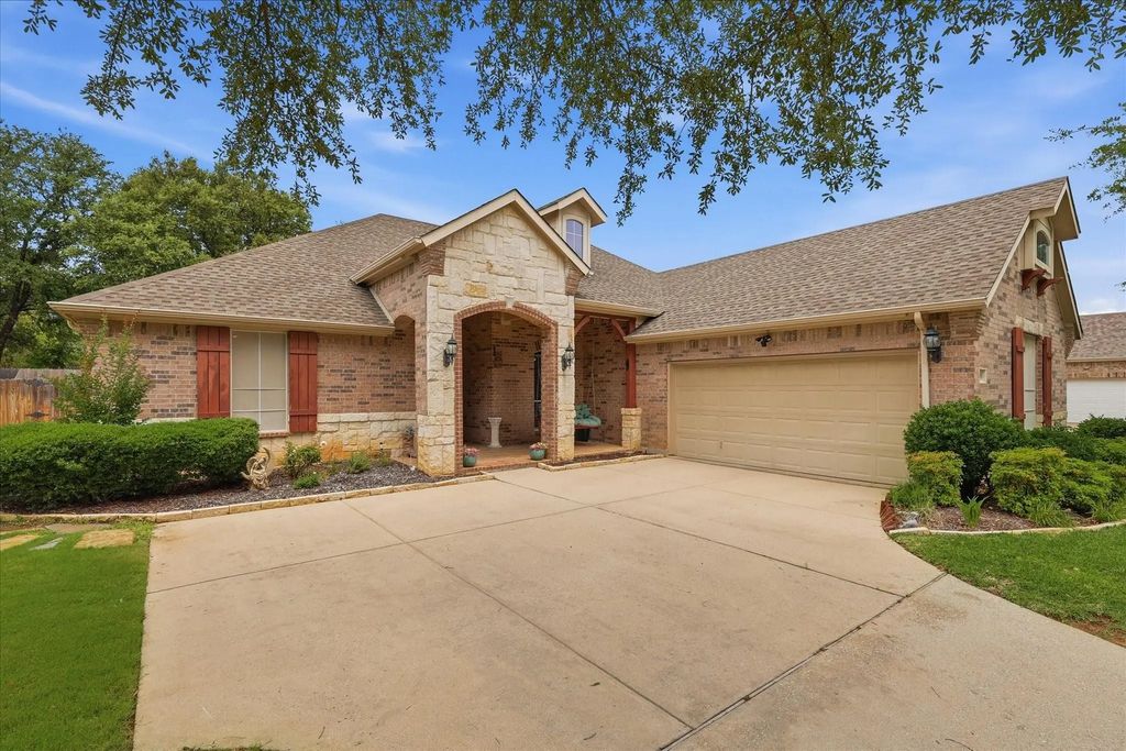 8106 Summerleaf Drive, Arlington
