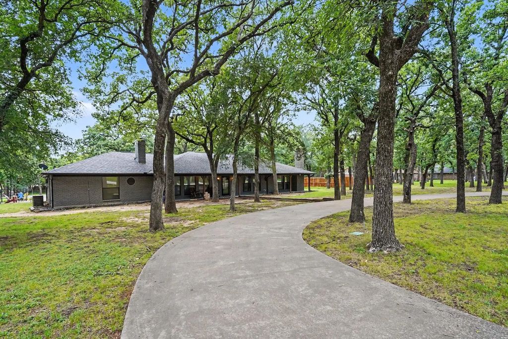 1908 Thousand Oaks Drive, Burleson
