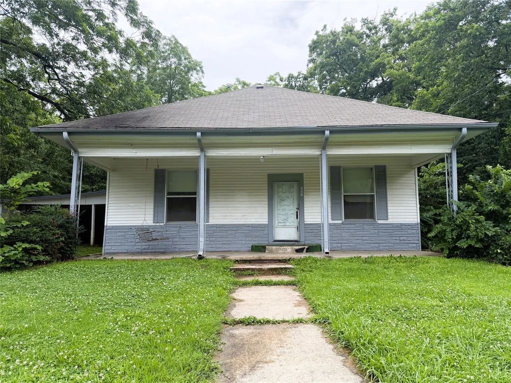 430 Faucett Street, Blossom