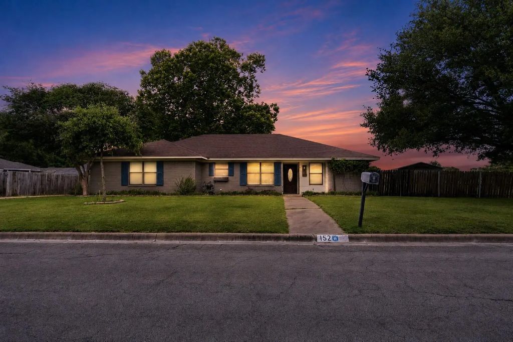 152 Marylee Drive, Hewitt