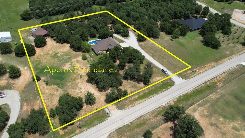 206 Oak Tree Court, Poolville