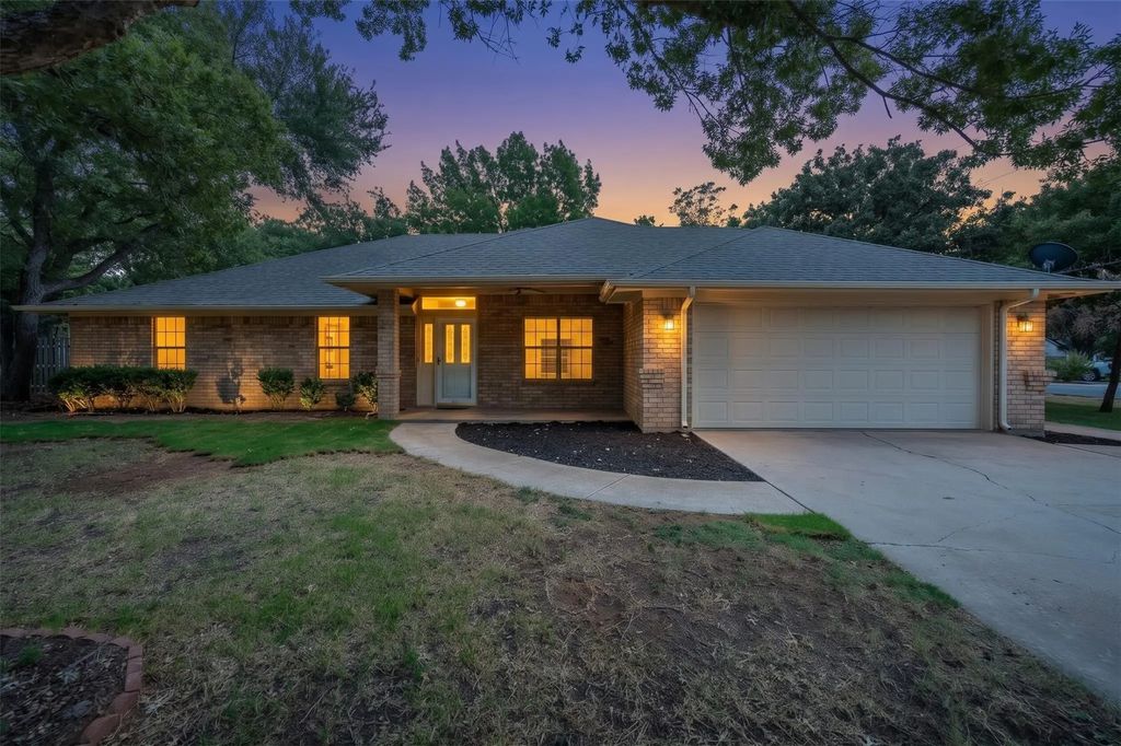 3906 Cimmaron Trail, Granbury