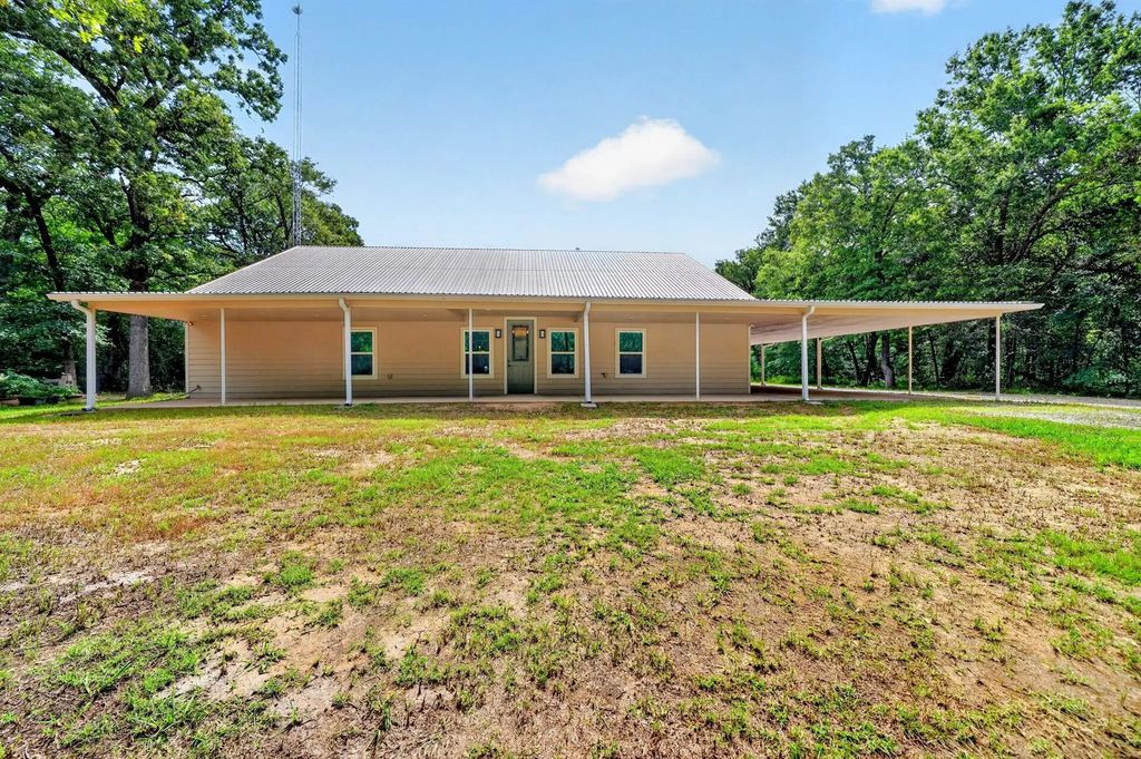 13050 County Road 4016, Kemp