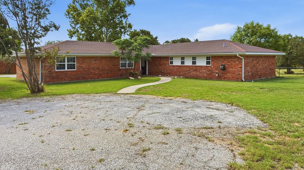 593 County Road 4680, Boyd