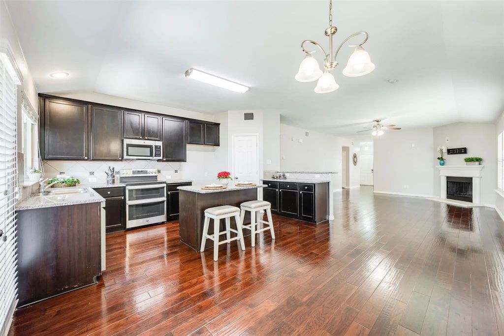 4521 Lakeside Hollow Street, Fort Worth