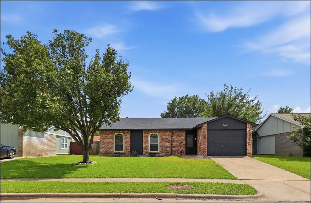5216 Young Drive, The Colony