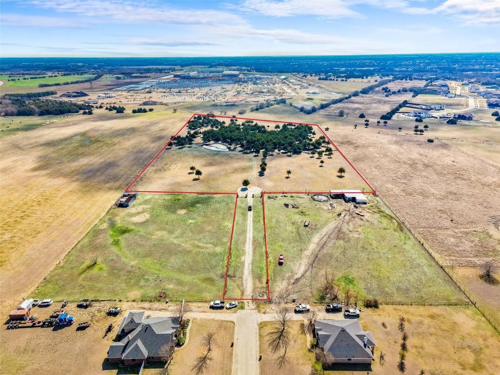 710 E Reindeer Road, Lancaster