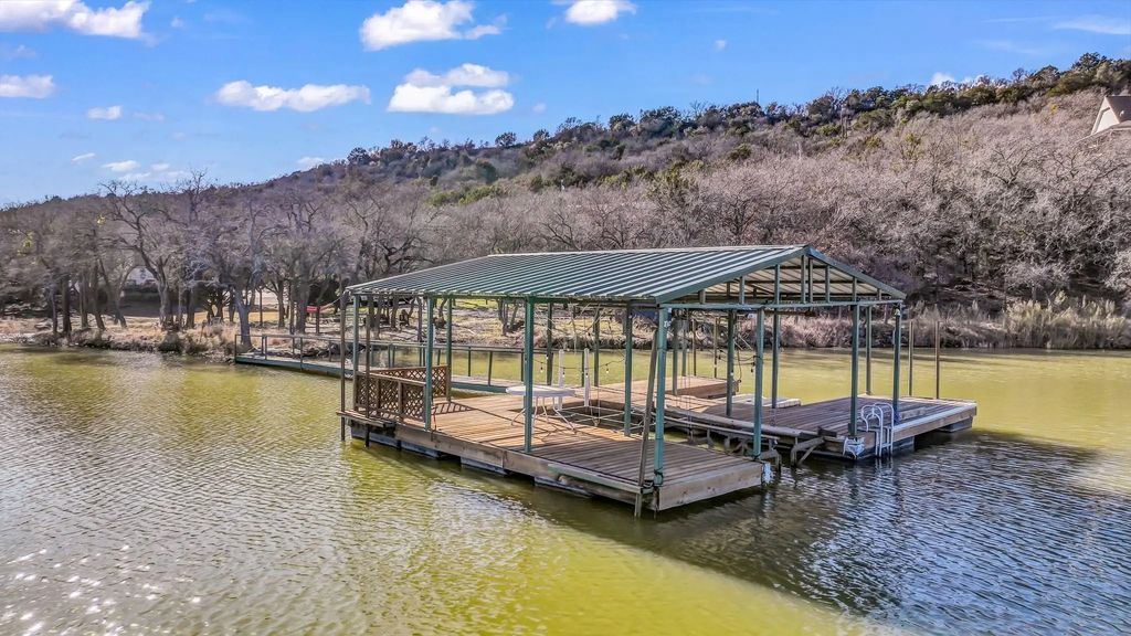2416 S Lakeview Drive, Gordon