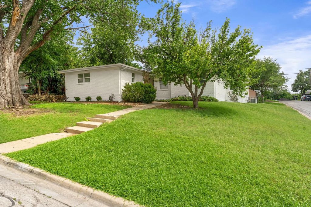 3313 Bilglade Road, Fort Worth