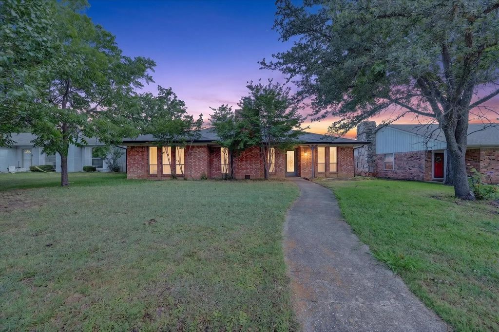 1607 Chisolm Trail, Lewisville