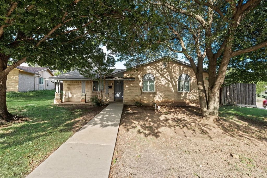 2121 Austin Drive, Carrollton