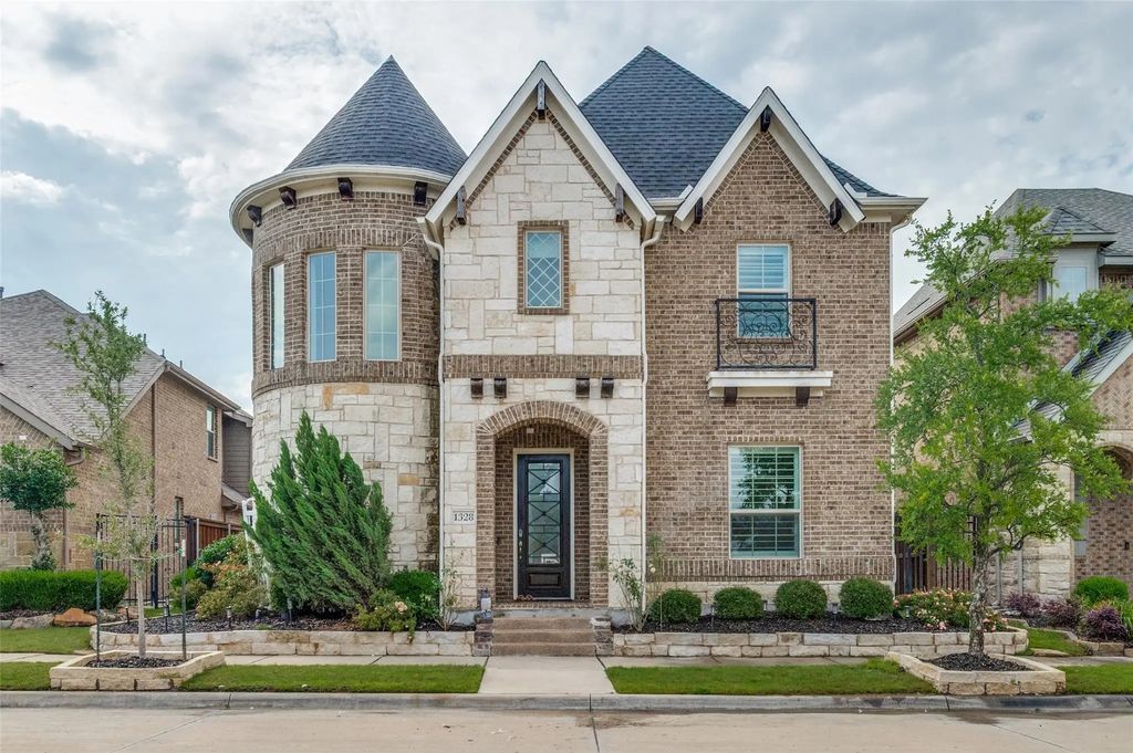 1328 Viridian Park Lane, Arlington