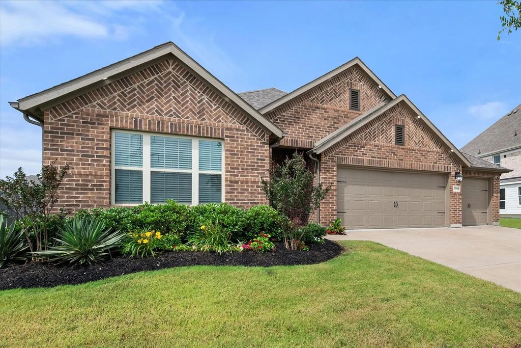 3905 Lombardy Drive, Venus