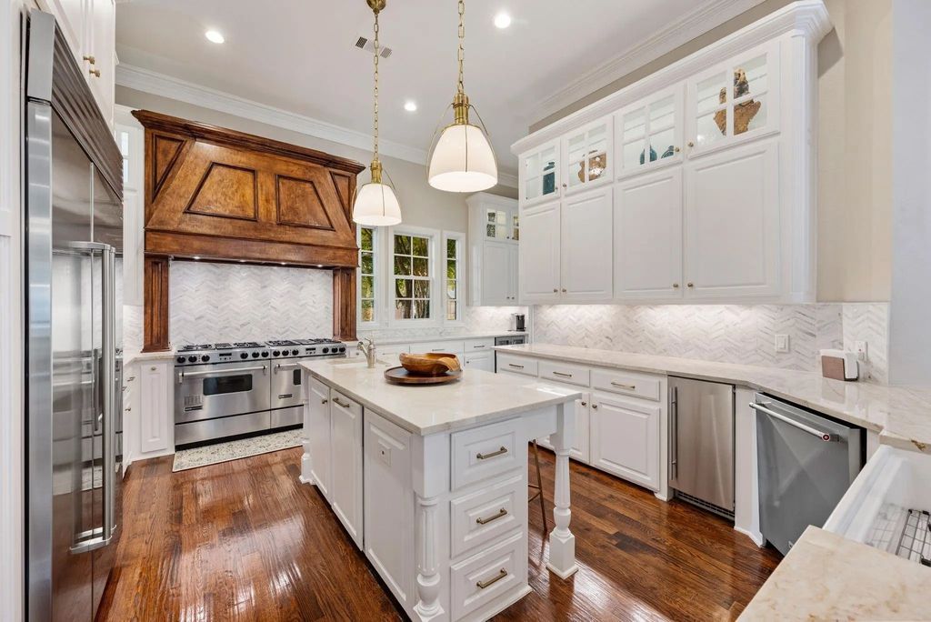 802 Carriage Court, Southlake
