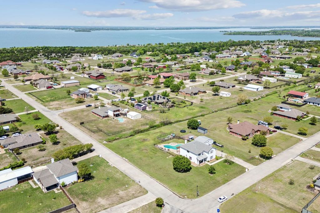 600 Lake Shadow Drive, Lavon