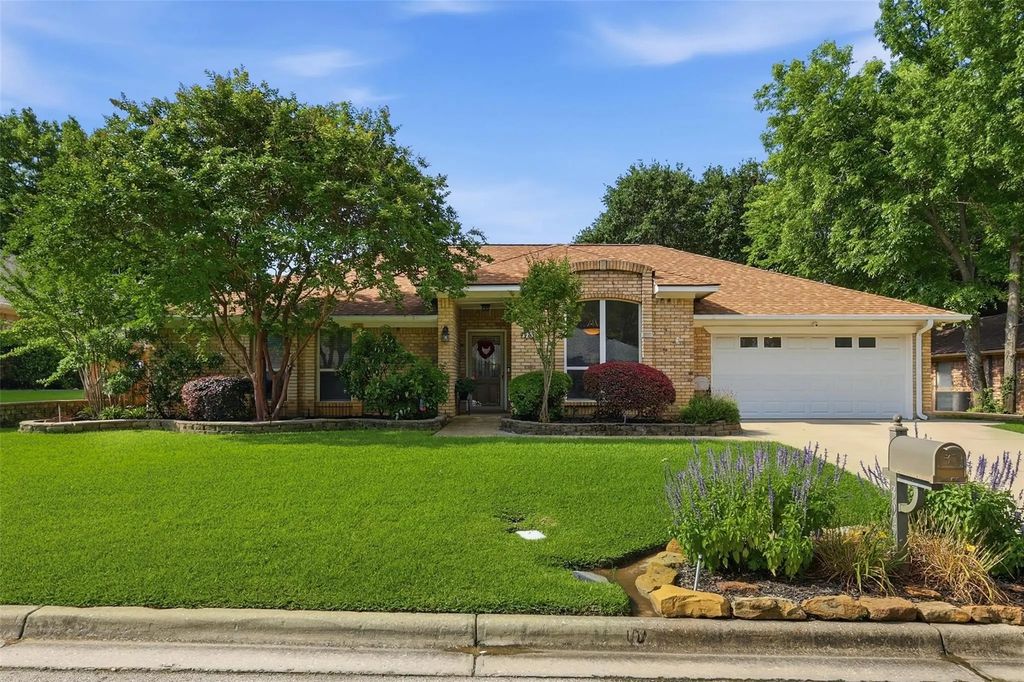 325 Marseille Drive, Hurst