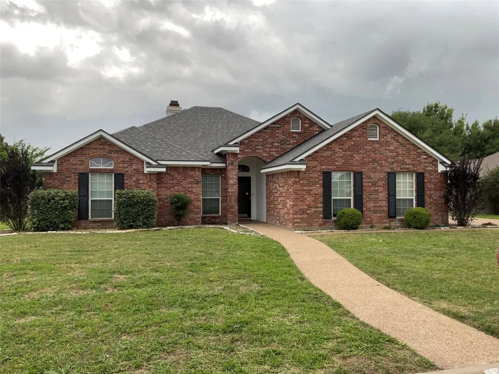 212 Toluca Trail, Hewitt