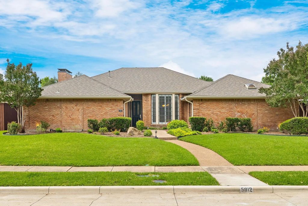 5812 Gallant Fox Lane, Plano