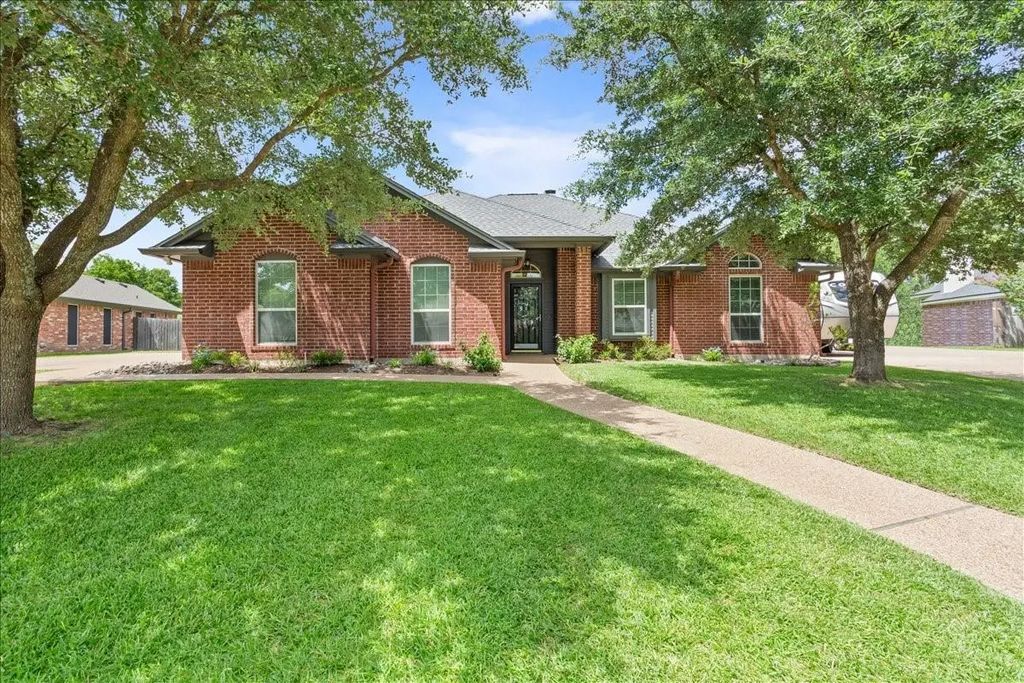1017 Cheyenne Trail, Hewitt