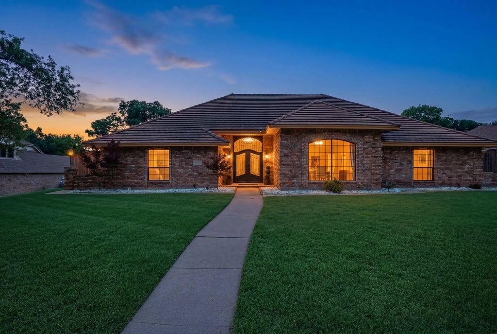 906 Greenbriar Lane, Duncanville