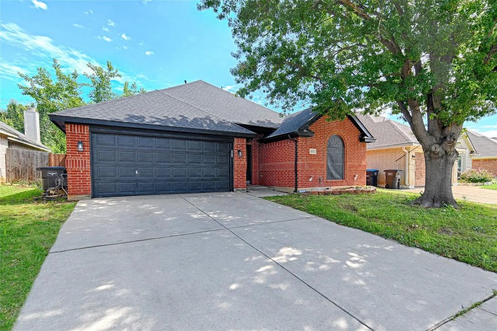 8737 San Joaquin Trail, Fort Worth