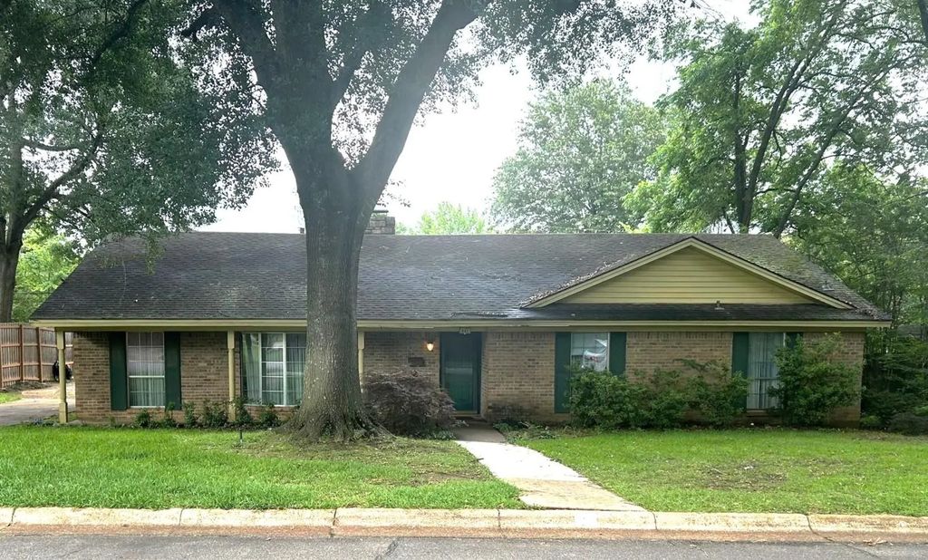445 Laurel Lane, Paris