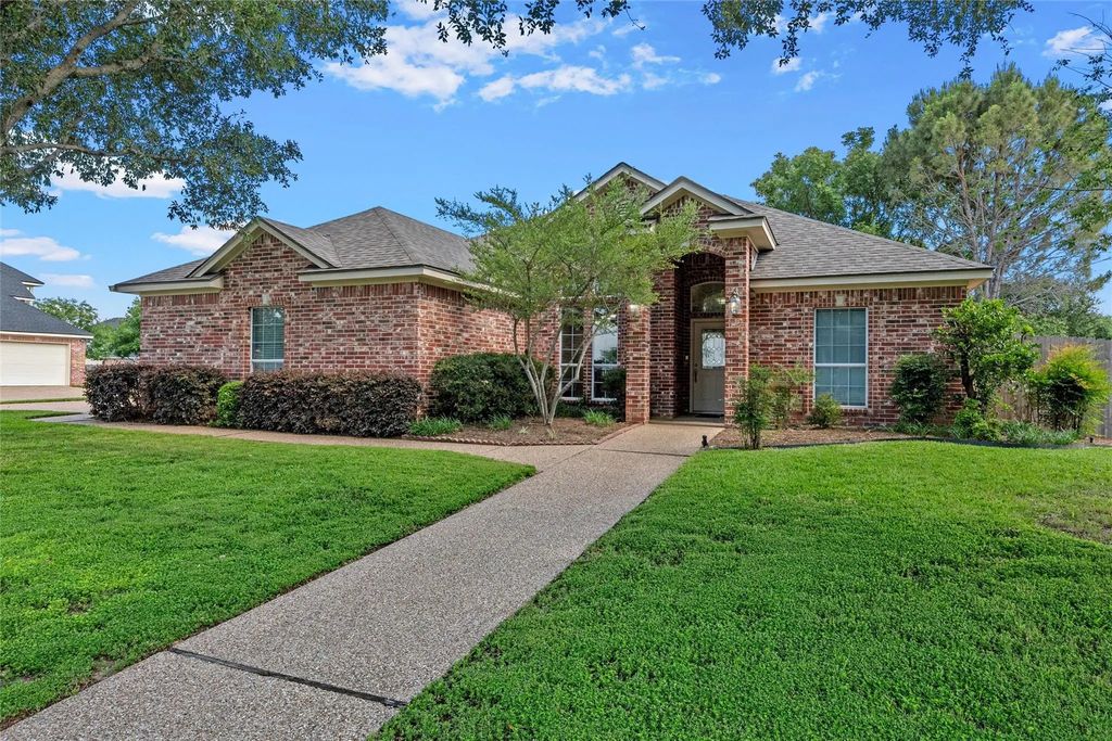 5612 Plantation Drive, Waco