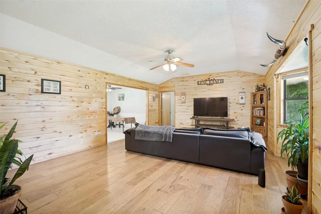 811 Vz County Road 3211, Wills Point
