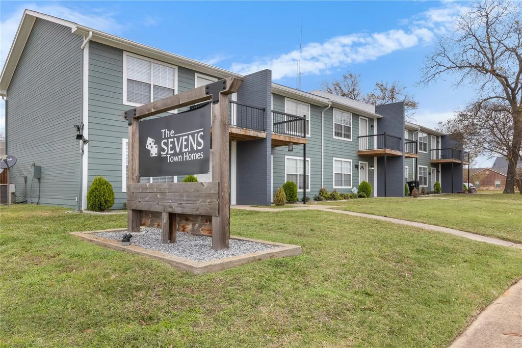 705 W Crawford Street, Denison