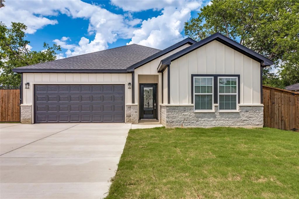 901 E Devitt Street, Fort Worth