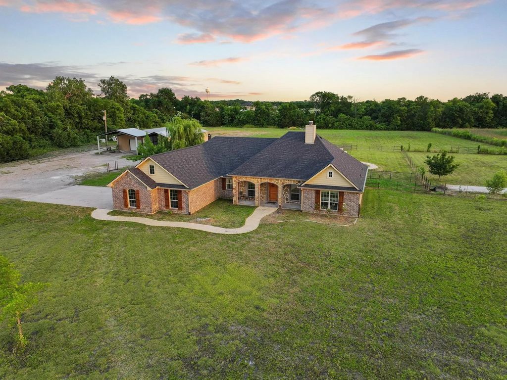 460 County Road 4421, Trenton