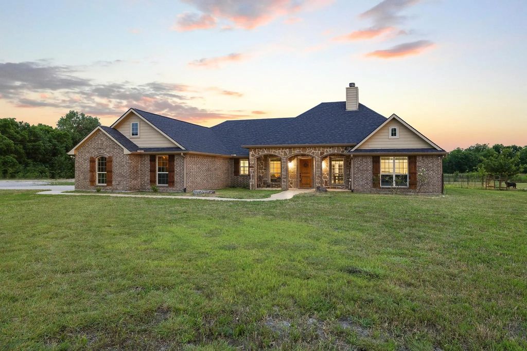 460 County Road 4421, Trenton