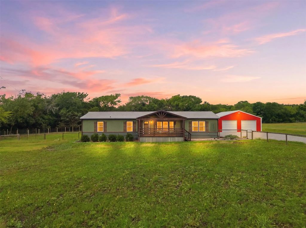 237 County Road 4927, Trenton