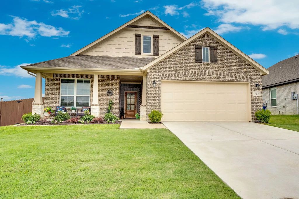 712 Ascot Court, Ennis