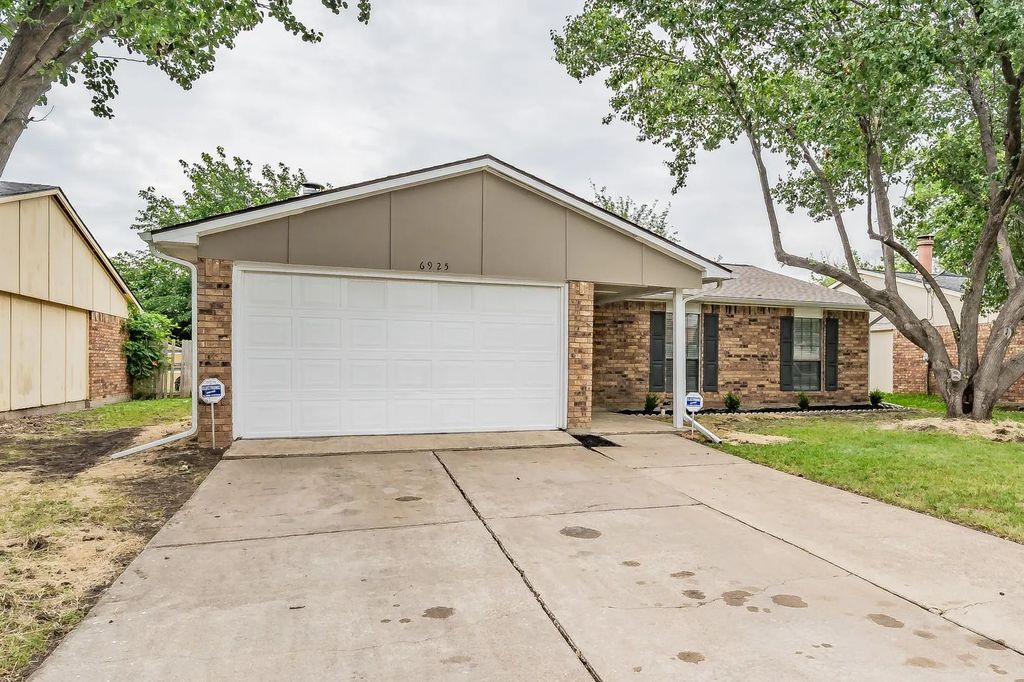 6925 Sandstone Court, Fort Worth