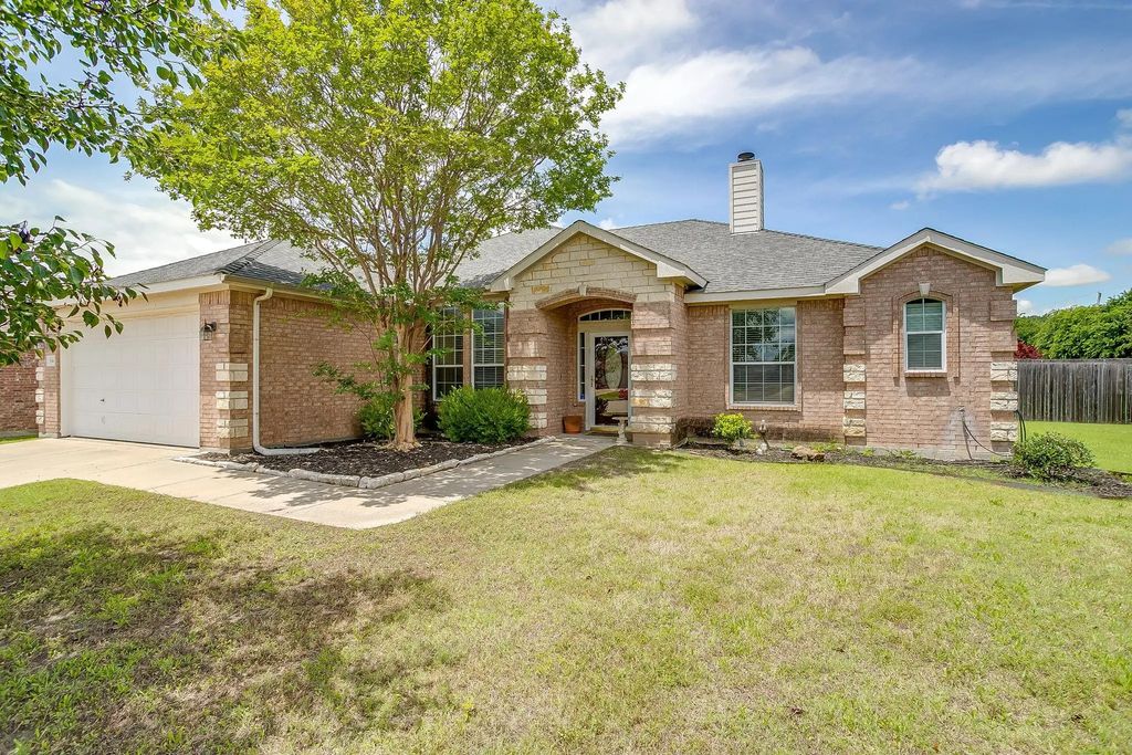 1164 Snowbird Court, Benbrook