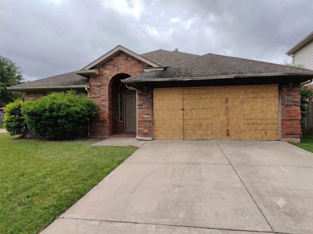 8601 Lariat Circle, Fort Worth