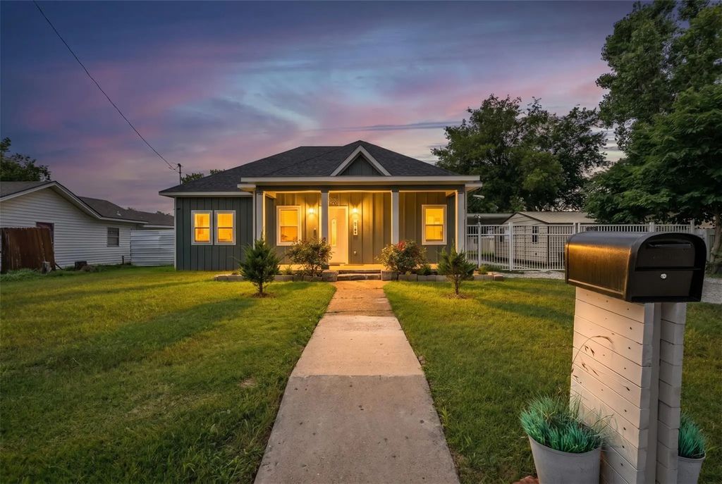 403 13th Street, Mineral Wells