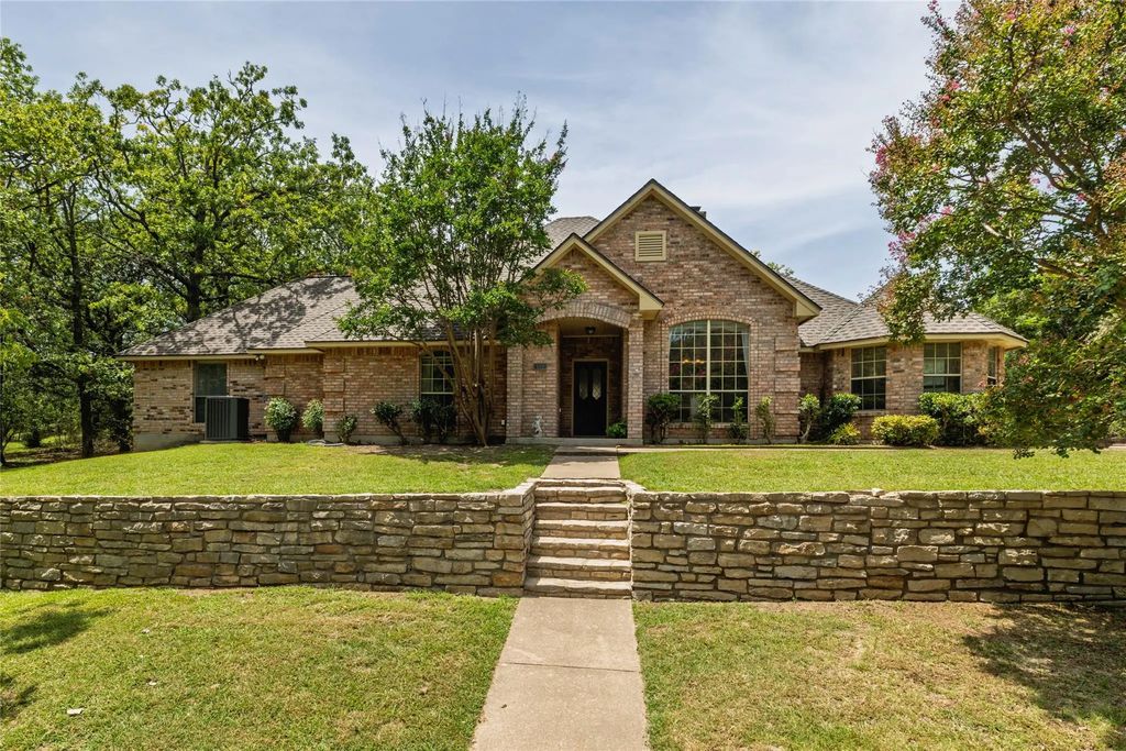 111 Florine Court, Hudson Oaks