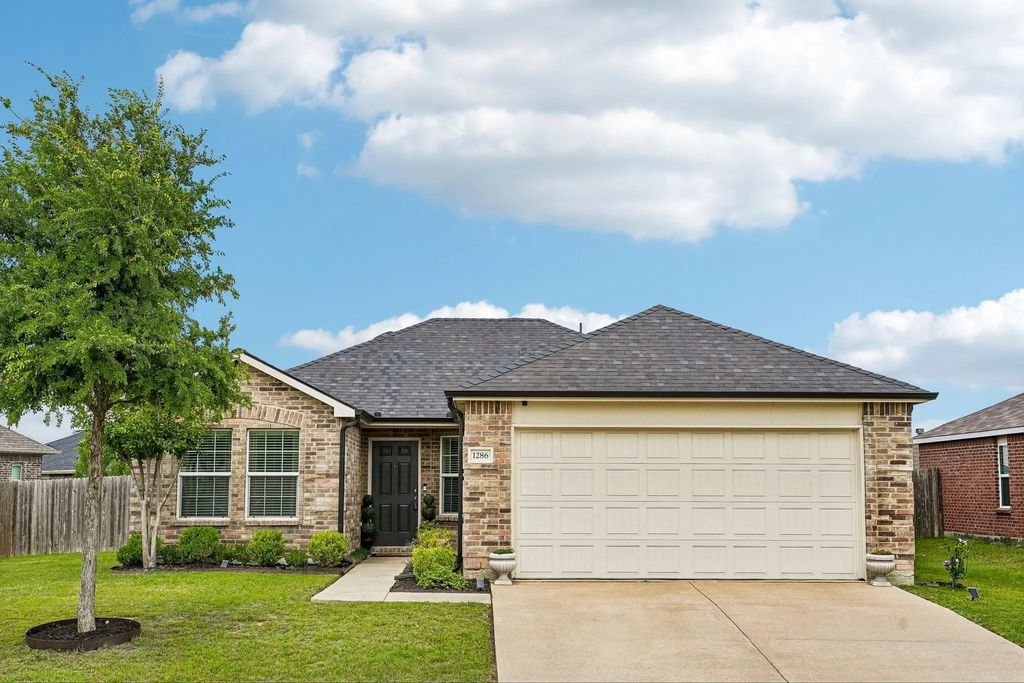 1286 Wysteria Lane, Burleson