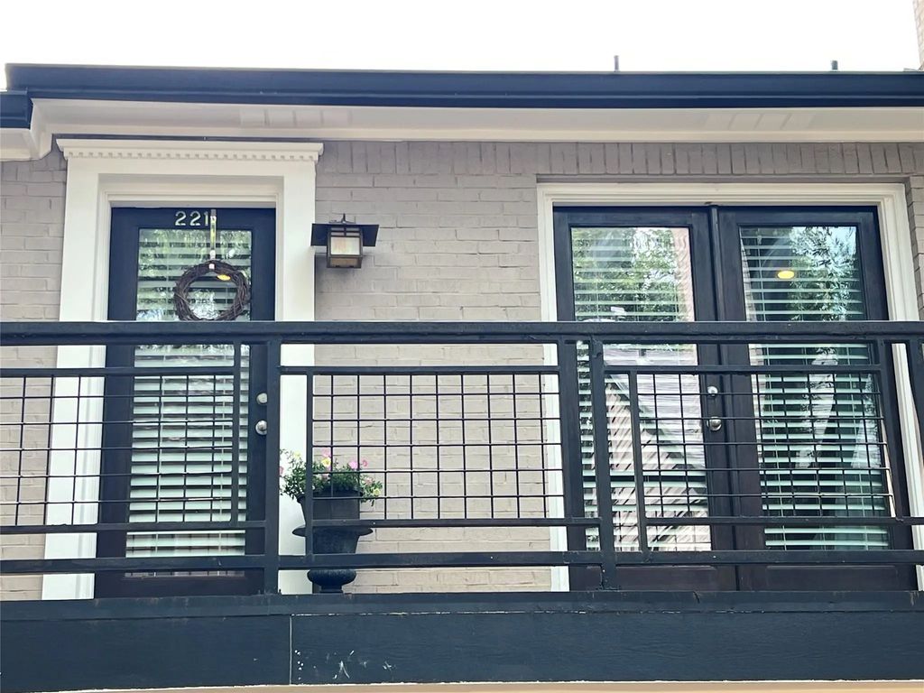 7734 Meadow Road 221, Dallas