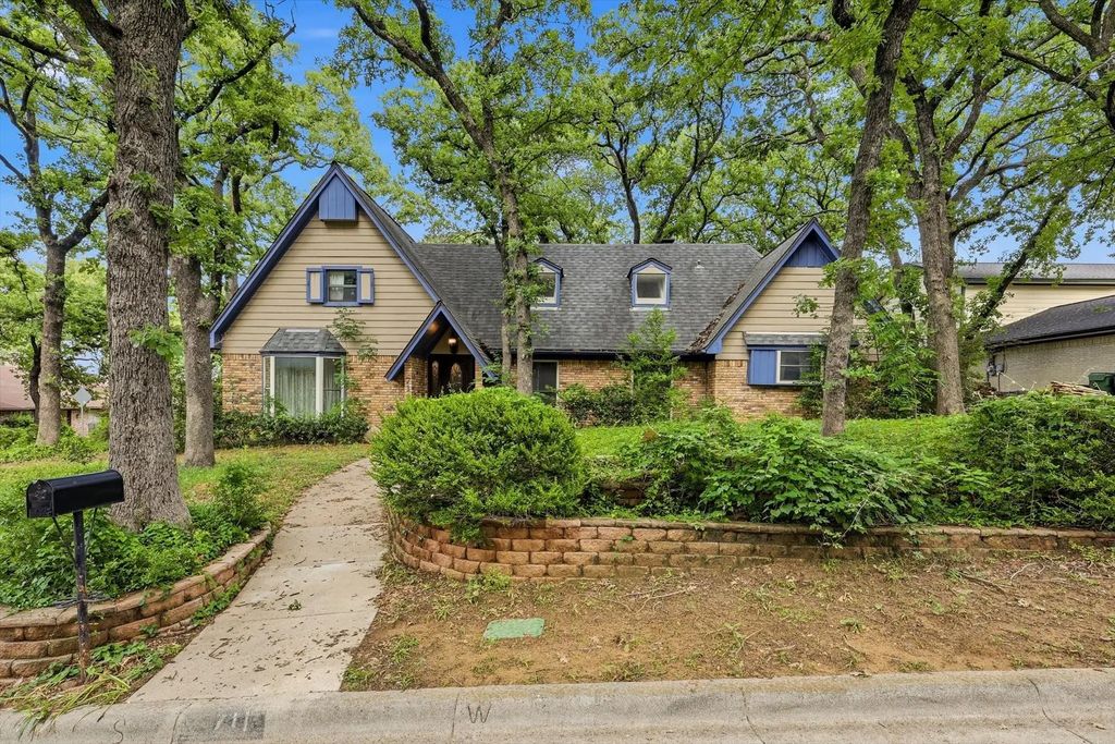 711 Tanglewood Lane, Arlington