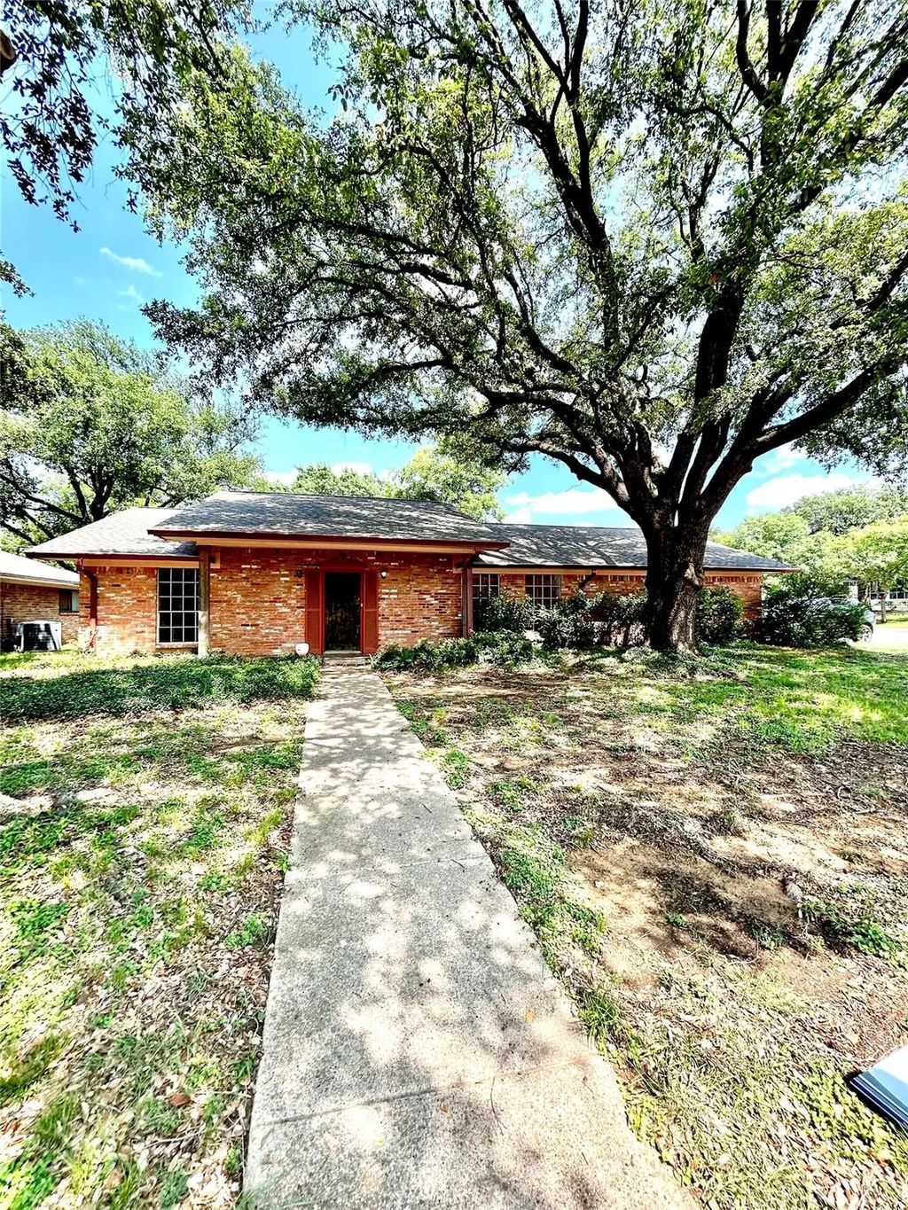 1815 Lakemont Drive, Arlington